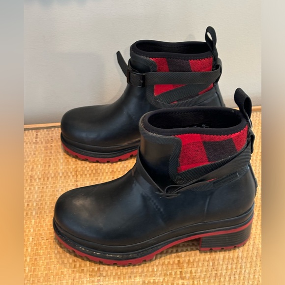 Muck Women's Liberty Ankle Rubber
Boot Red And Black Plaid size 6 / euro 37 new! - Picture 2 of 7